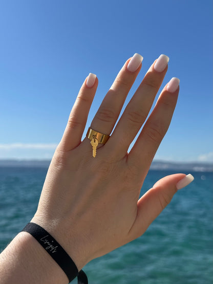 Bague Clé Doré